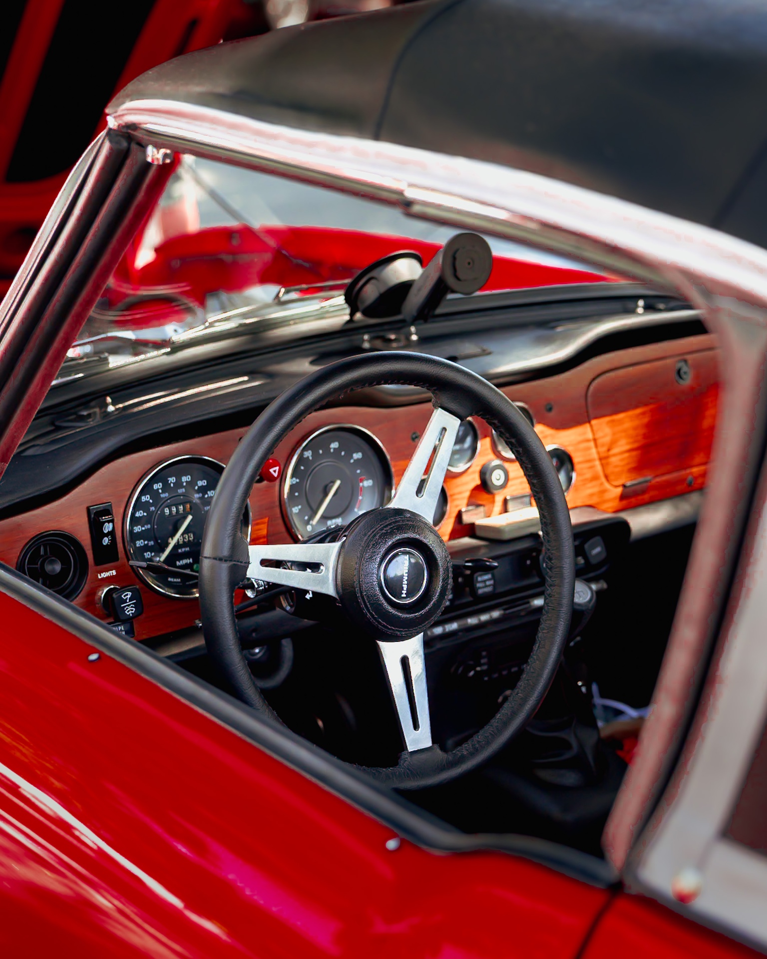 Wood-dash and steering wheel of a Triumph roadster